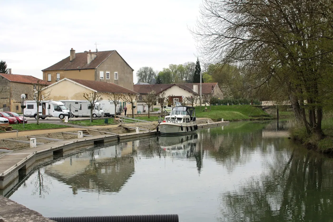 Port de plaisance de Stenay sur le canal de la Meuse
